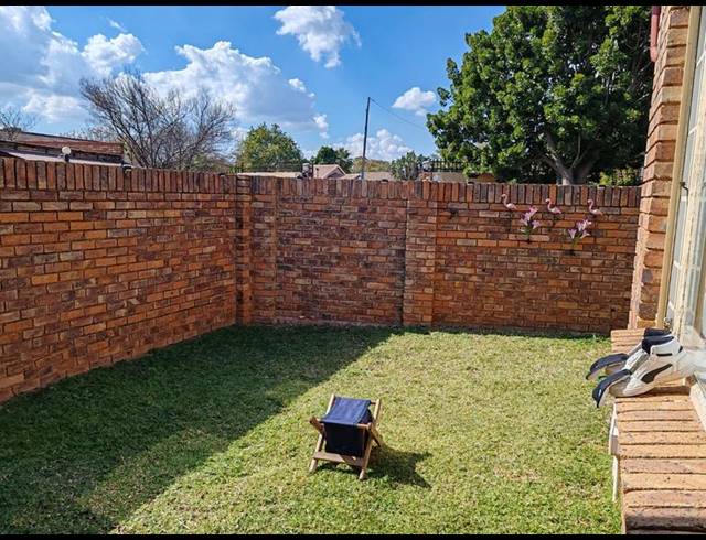 3 BEDROOM APARTMENT FOR SALE IN CLAREMONT